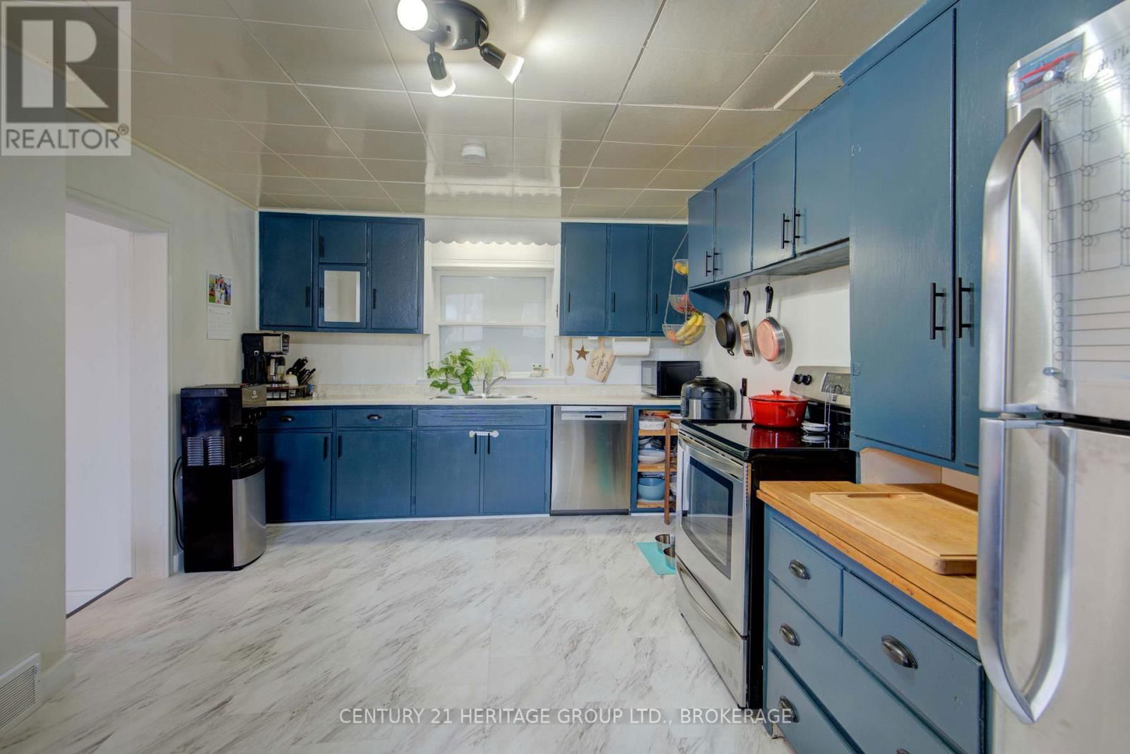4503 PORTLAND AVENUE Image 38