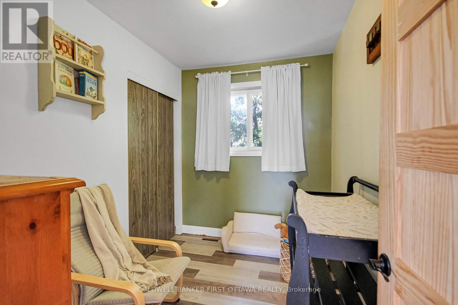 6671 DALMENY ROAD Image 10