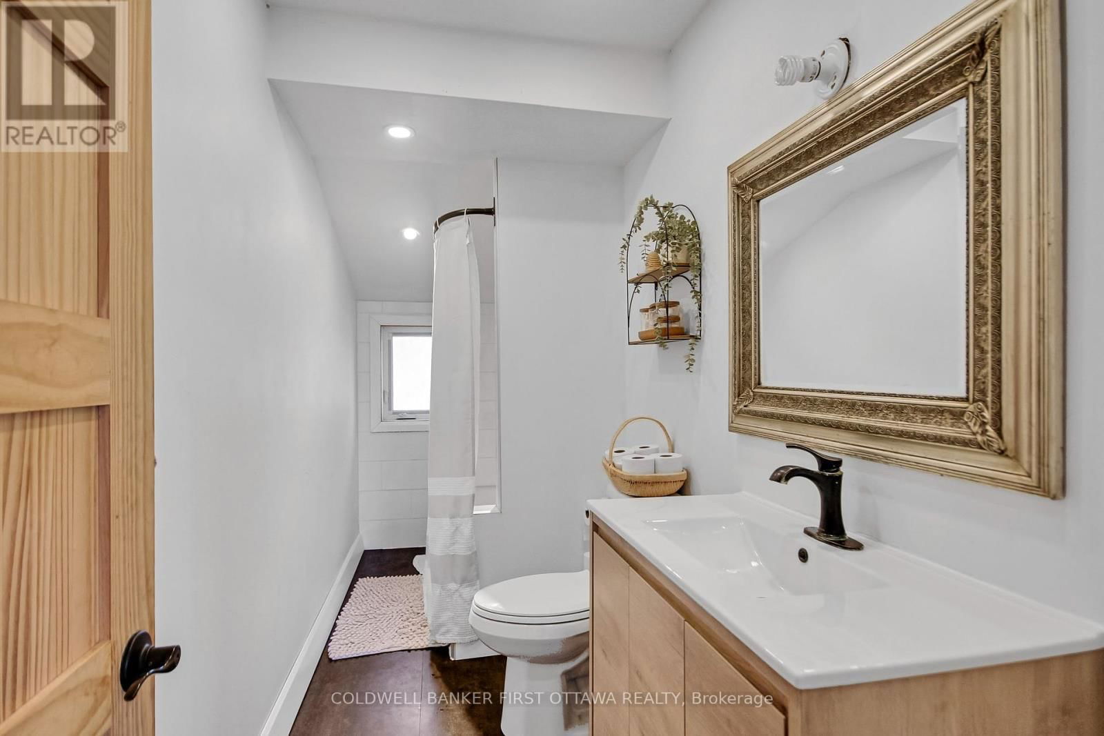 6671 DALMENY ROAD Image 12