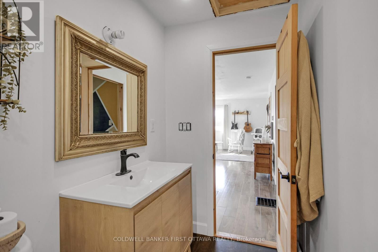 6671 DALMENY ROAD Image 13