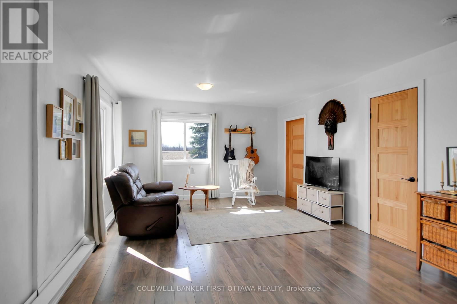 6671 DALMENY ROAD Image 5