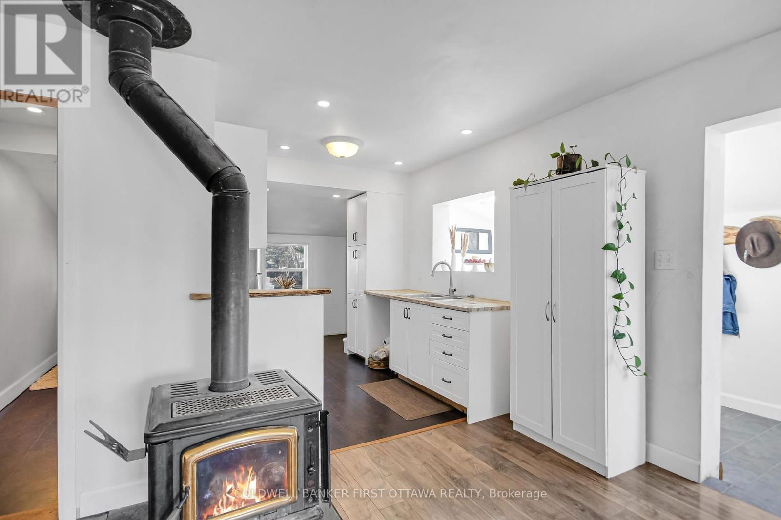 6671 DALMENY ROAD Image 7