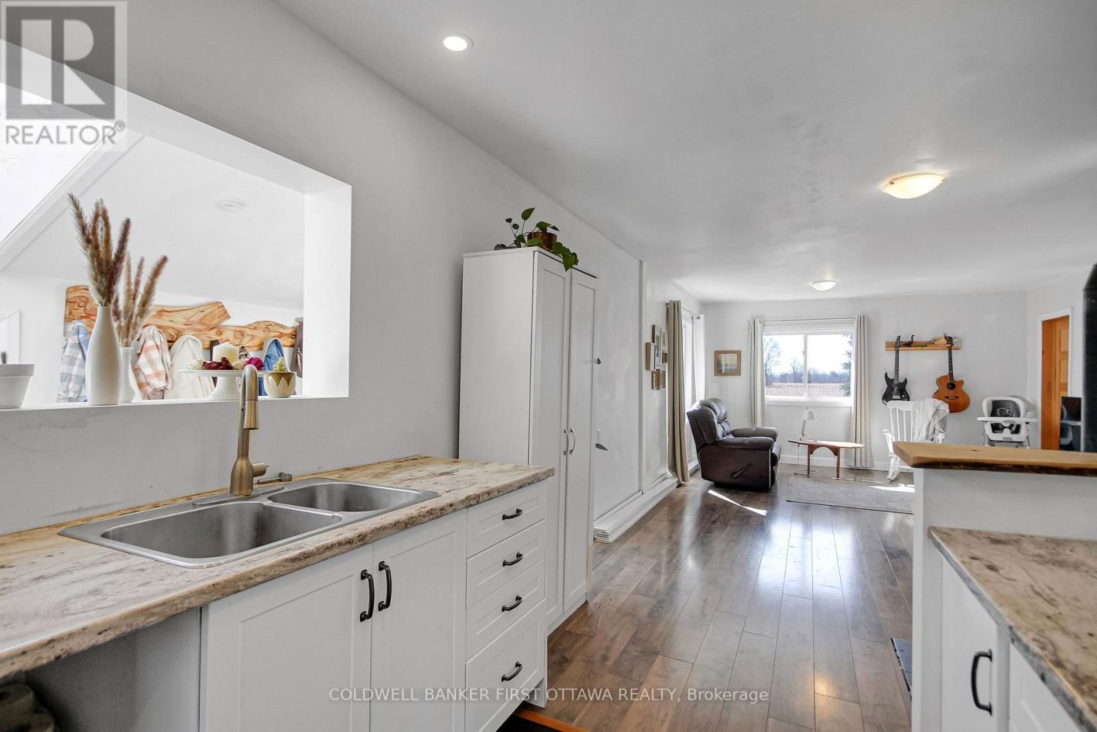 6671 DALMENY ROAD Image 9
