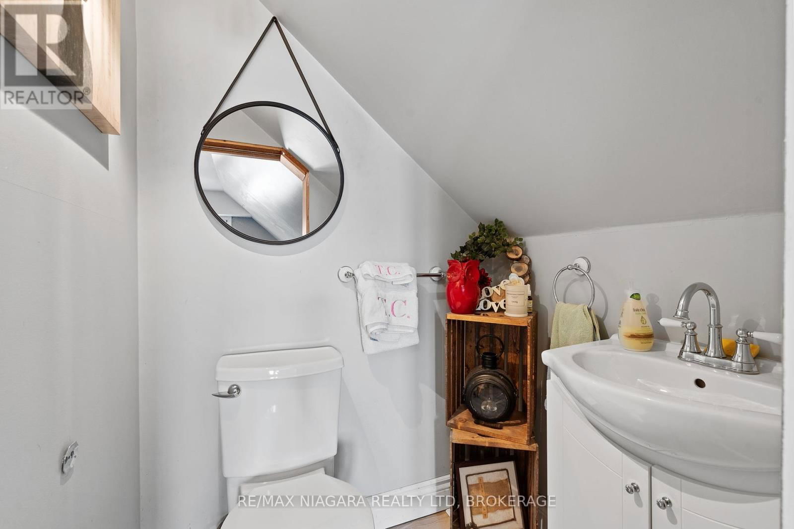 201 KNOLL STREET Image 10