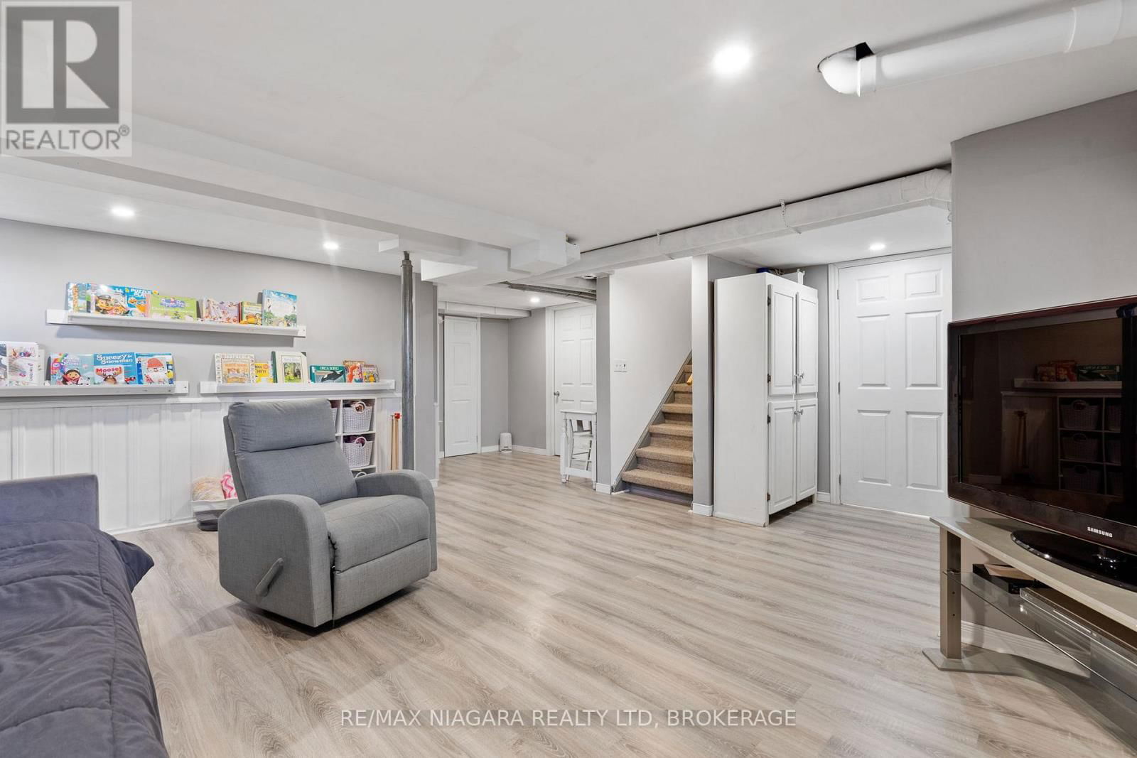 201 KNOLL STREET Image 14