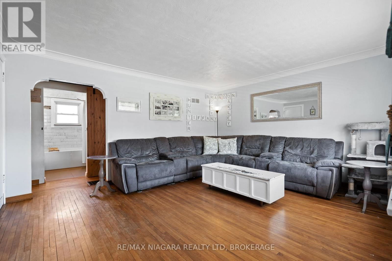 201 KNOLL STREET Image 4
