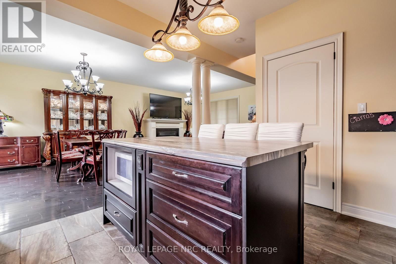 5 MARTHA COURT Image 19