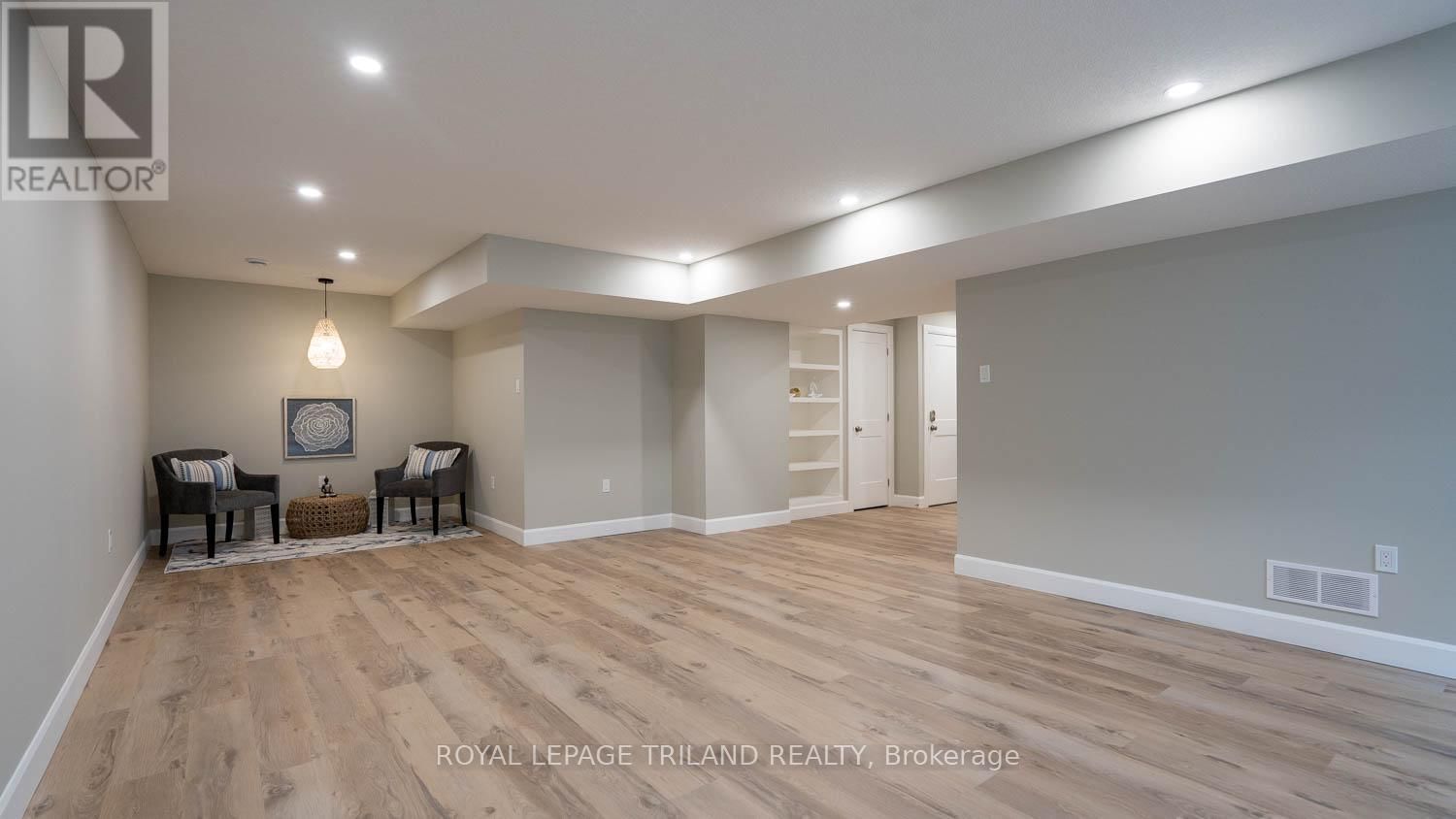 132 ASPEN CIRCLE Image 14