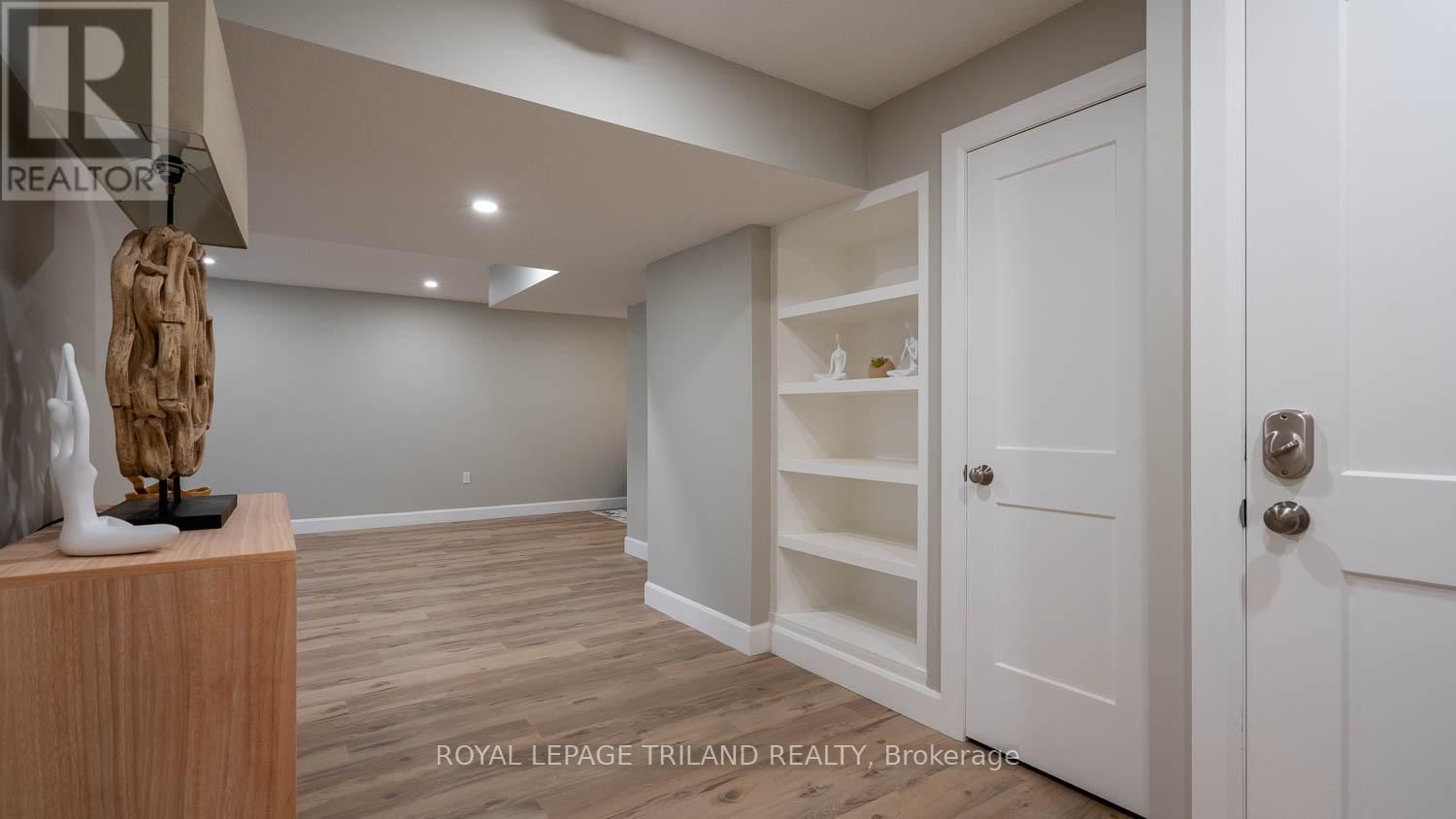 132 ASPEN CIRCLE Image 33