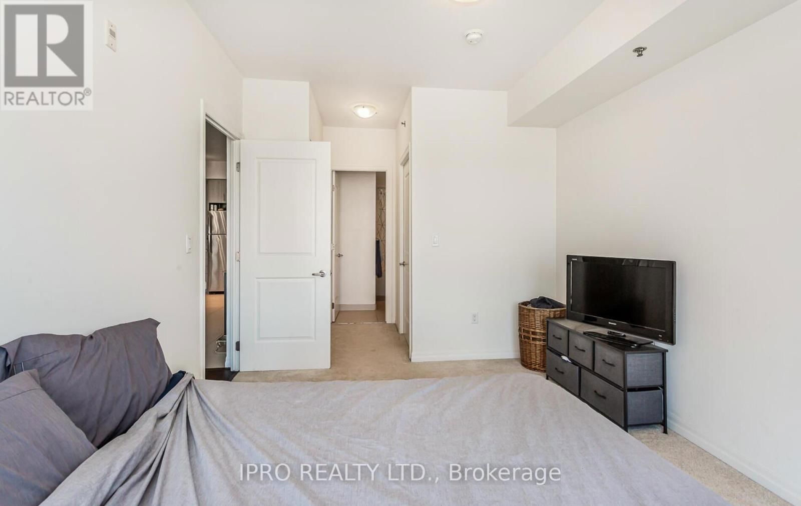 511 - 560 NORTH SERVICE ROAD Image 18