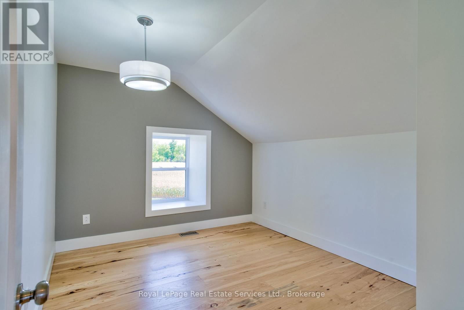 1748 CENTRE ROAD Image 25