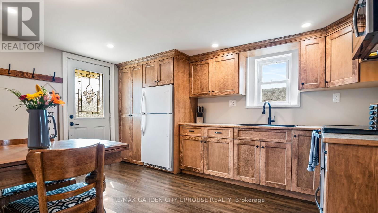 605 FIELDEN AVENUE Image 5