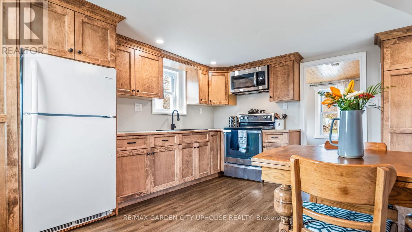 605 FIELDEN AVENUE Image 6
