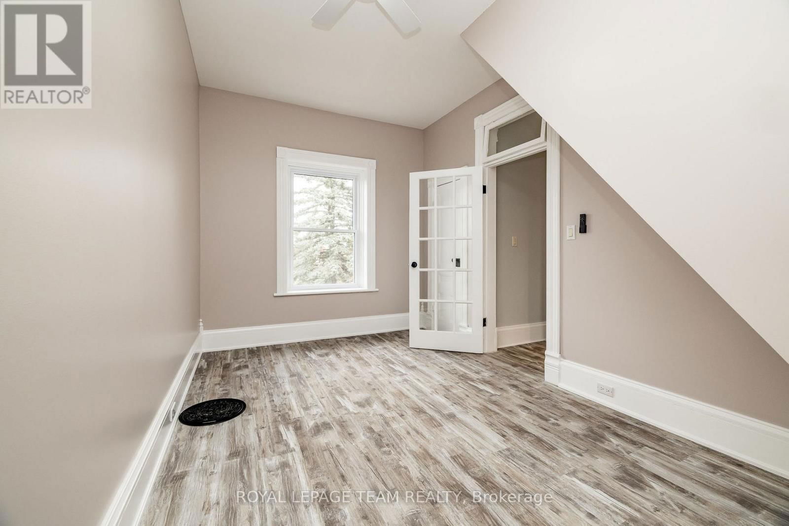 294 DUMBRILLE STREET Image 36