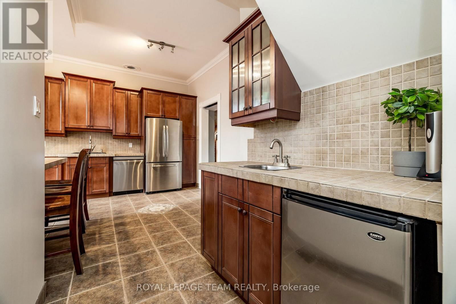 294 DUMBRILLE STREET Image 7