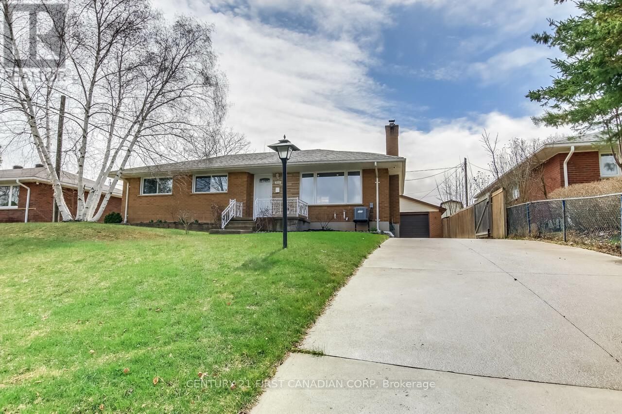393 CHIPPENDALE CRESCENT Image 1