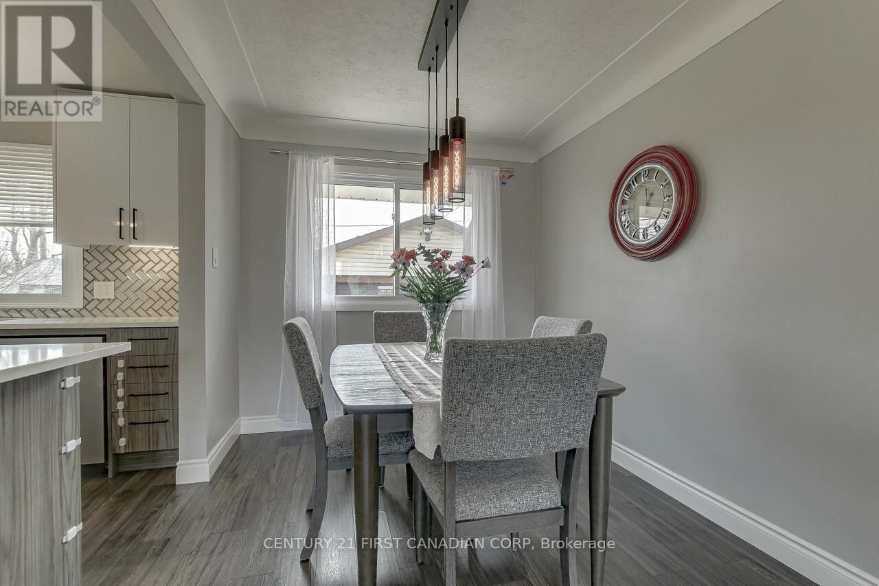393 CHIPPENDALE CRESCENT Image 15