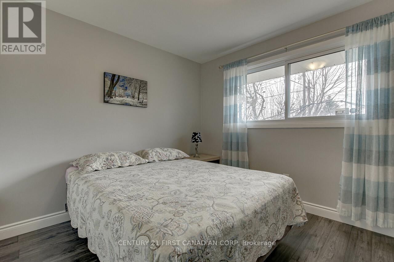 393 CHIPPENDALE CRESCENT Image 19