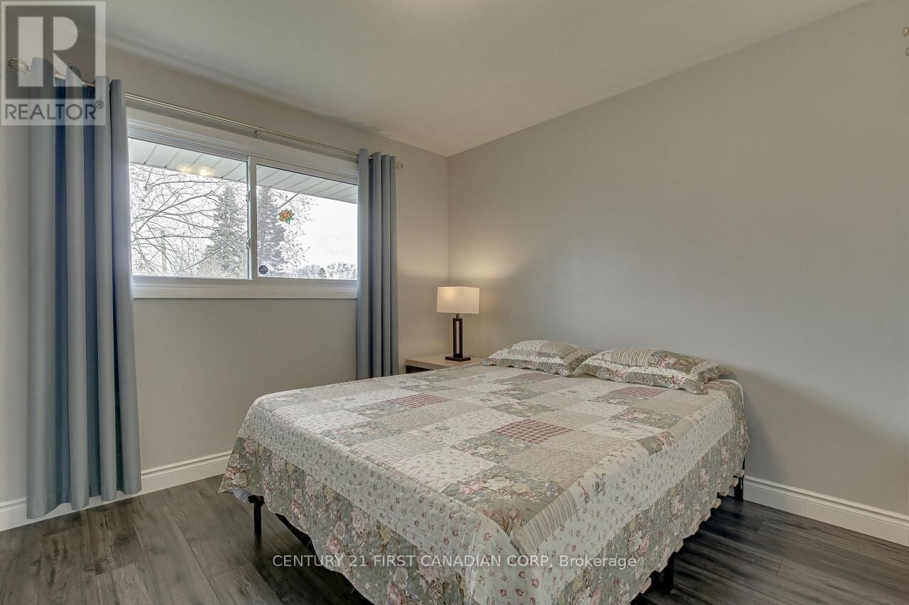393 CHIPPENDALE CRESCENT Image 21