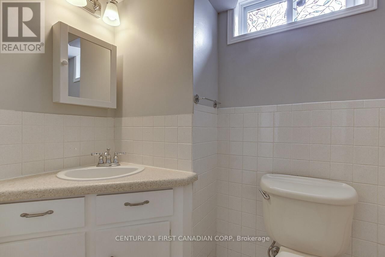 393 CHIPPENDALE CRESCENT Image 26