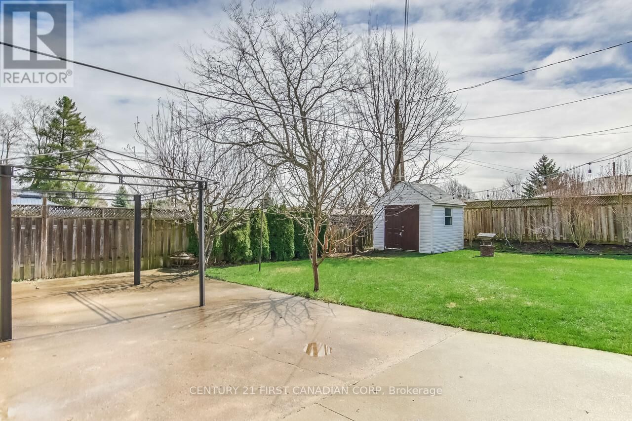 393 CHIPPENDALE CRESCENT Image 31