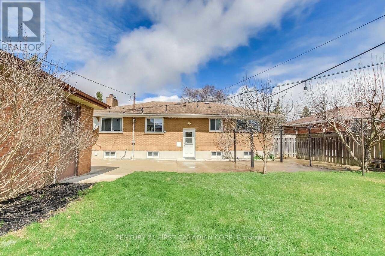 393 CHIPPENDALE CRESCENT Image 35