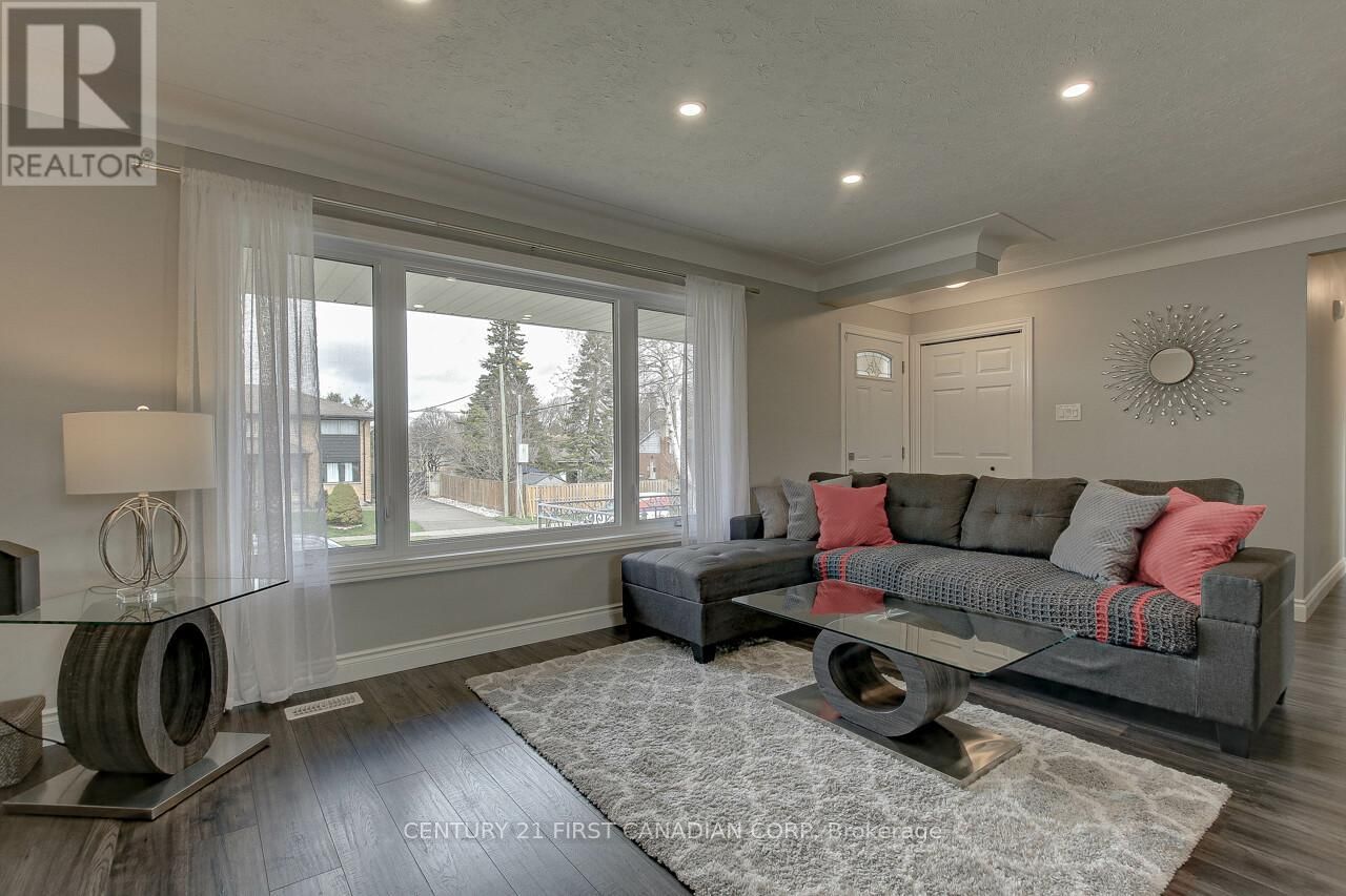 393 CHIPPENDALE CRESCENT Image 7