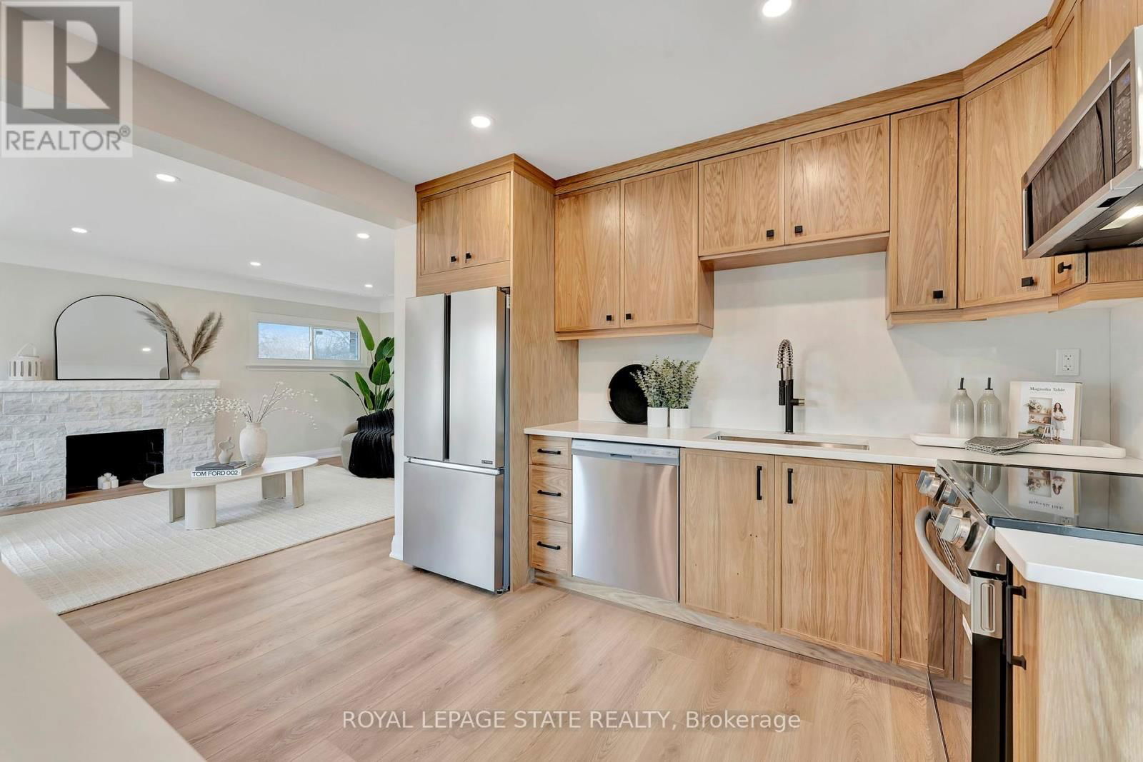 869 GARTH STREET Image 10