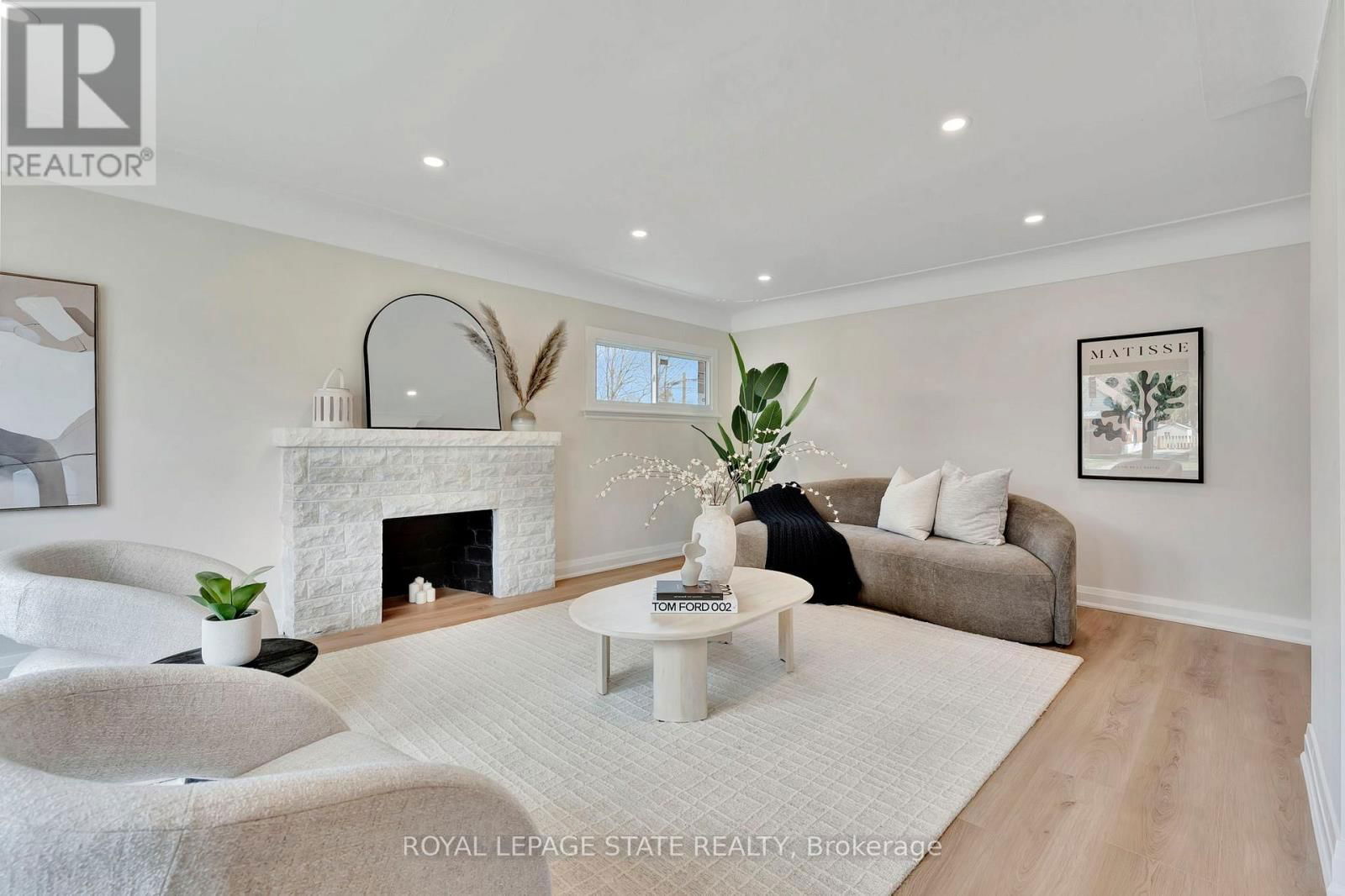 869 GARTH STREET Image 13