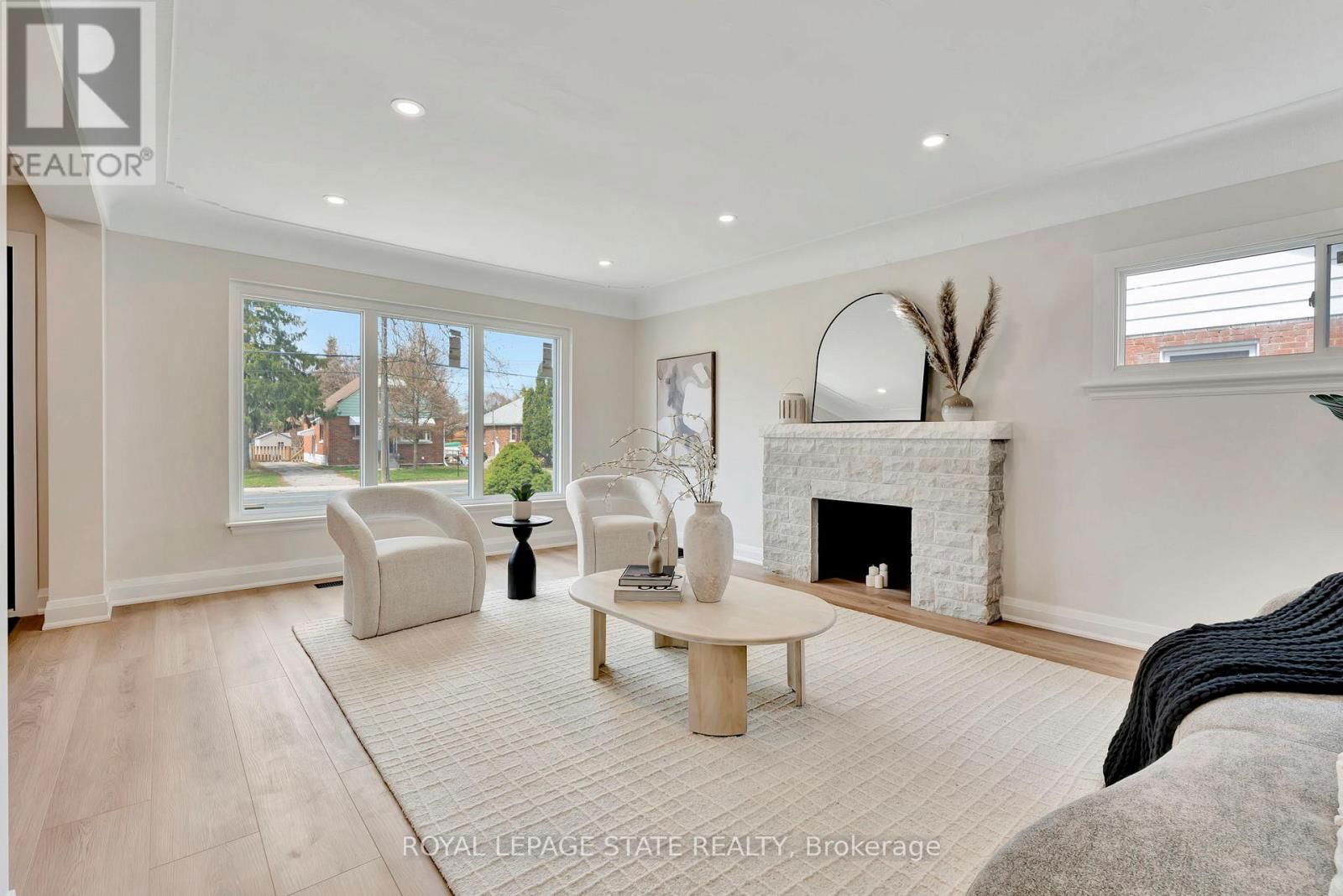869 GARTH STREET Image 14