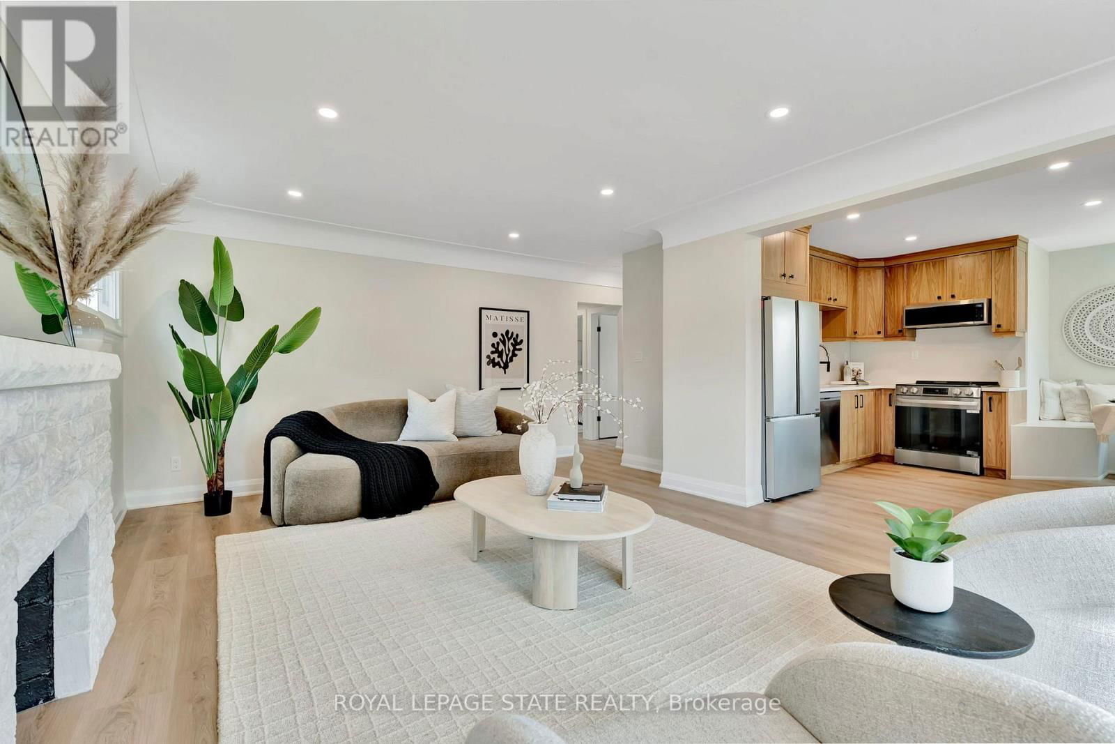 869 GARTH STREET Image 16