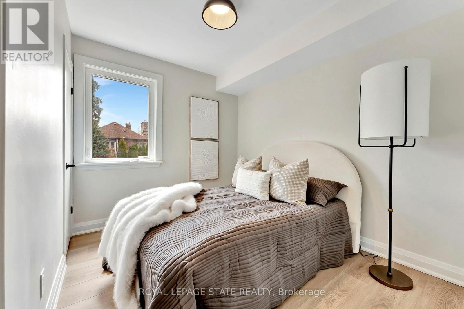 869 GARTH STREET Image 18