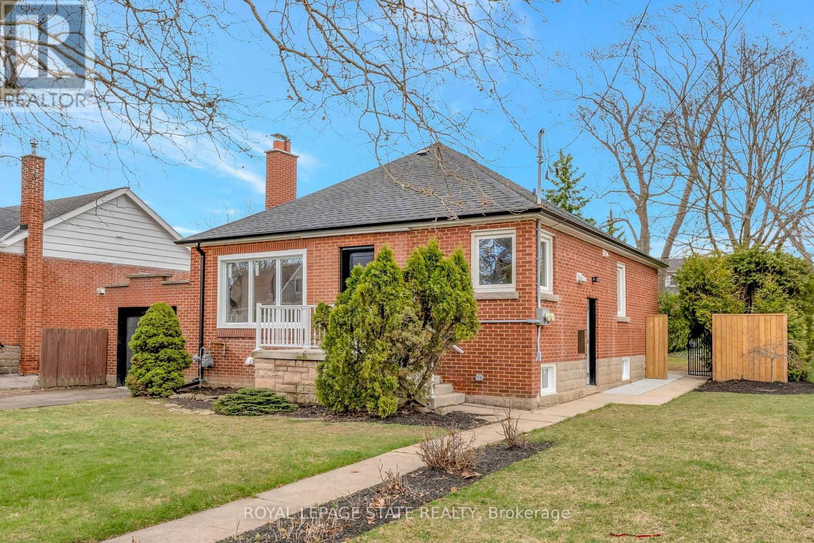869 GARTH STREET Image 2
