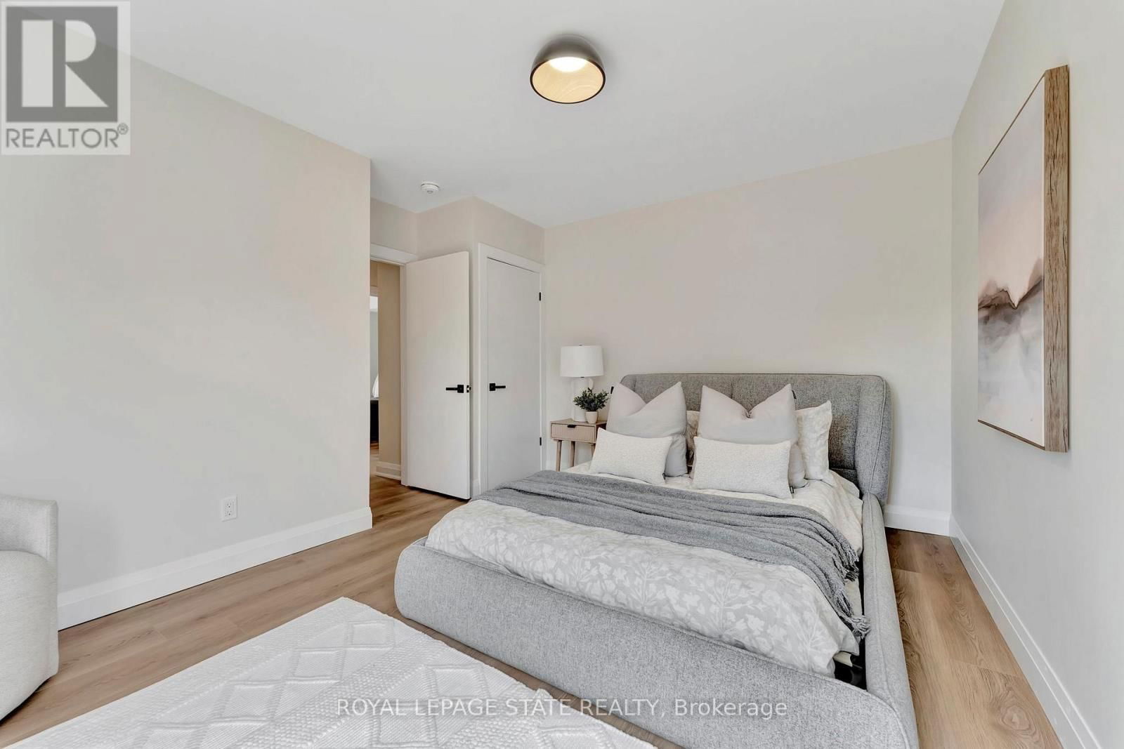 869 GARTH STREET Image 21