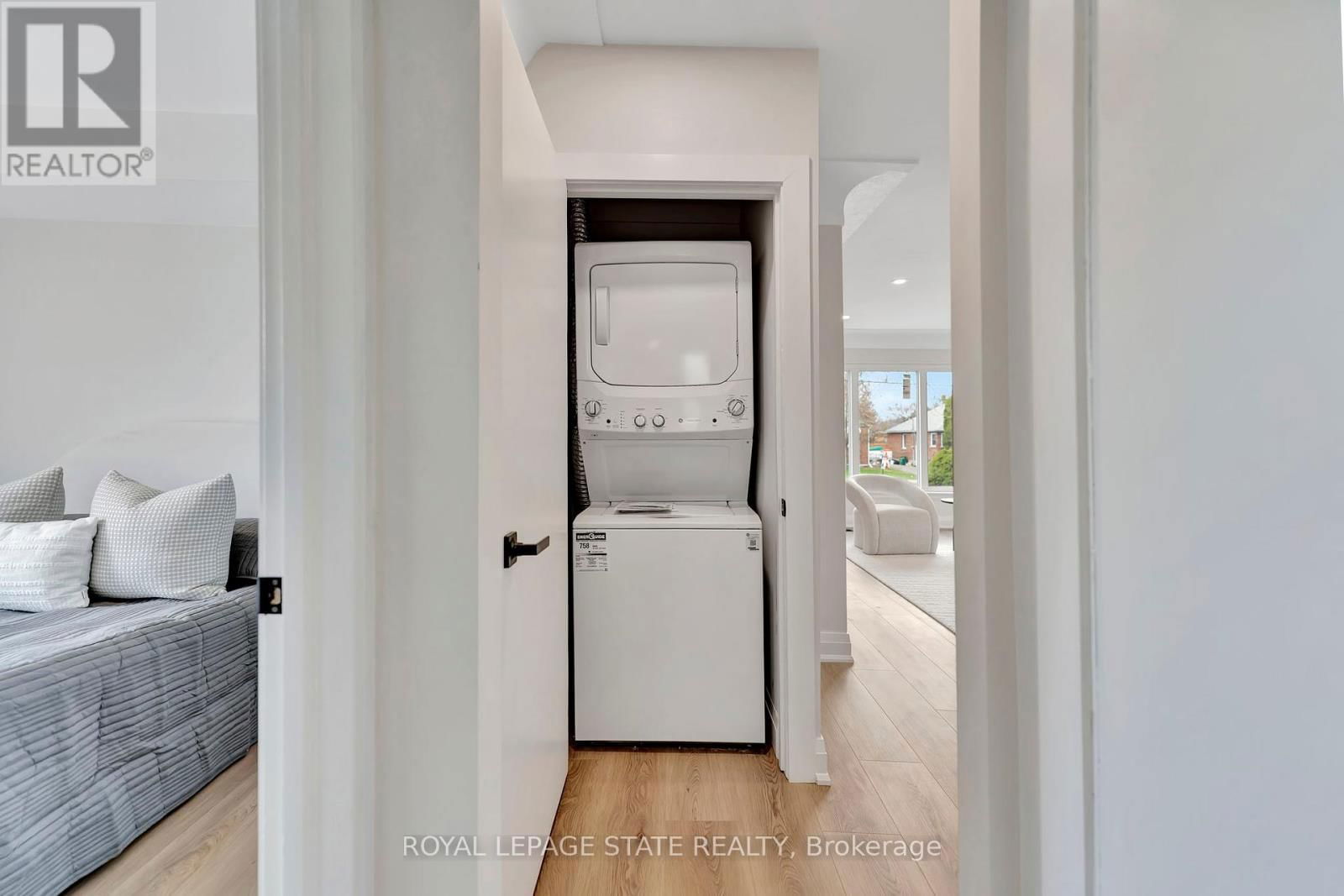 869 GARTH STREET Image 24