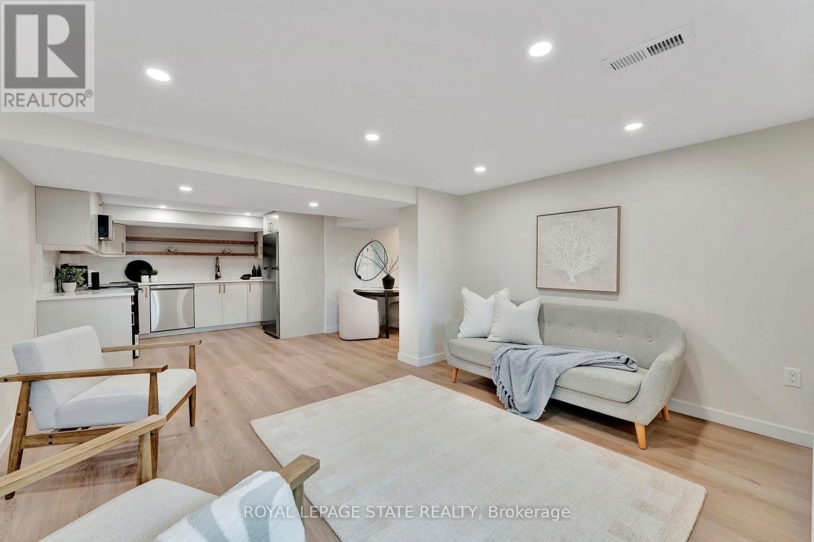 869 GARTH STREET Image 25