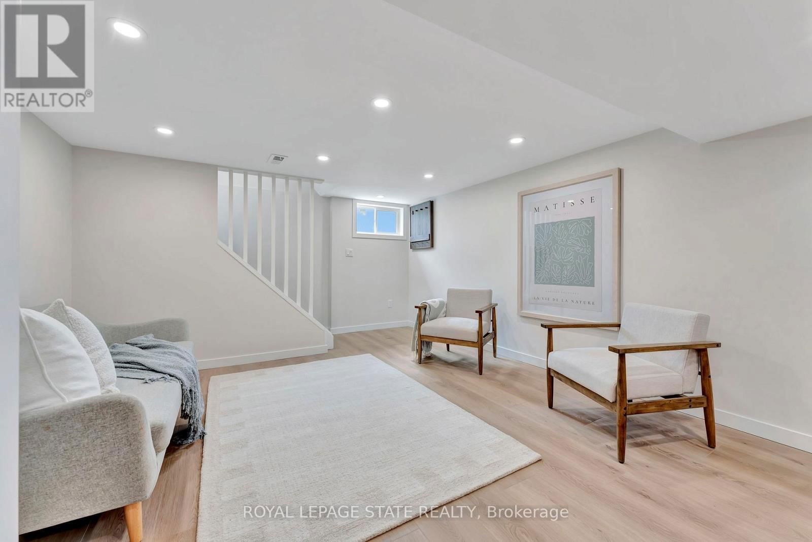 869 GARTH STREET Image 26