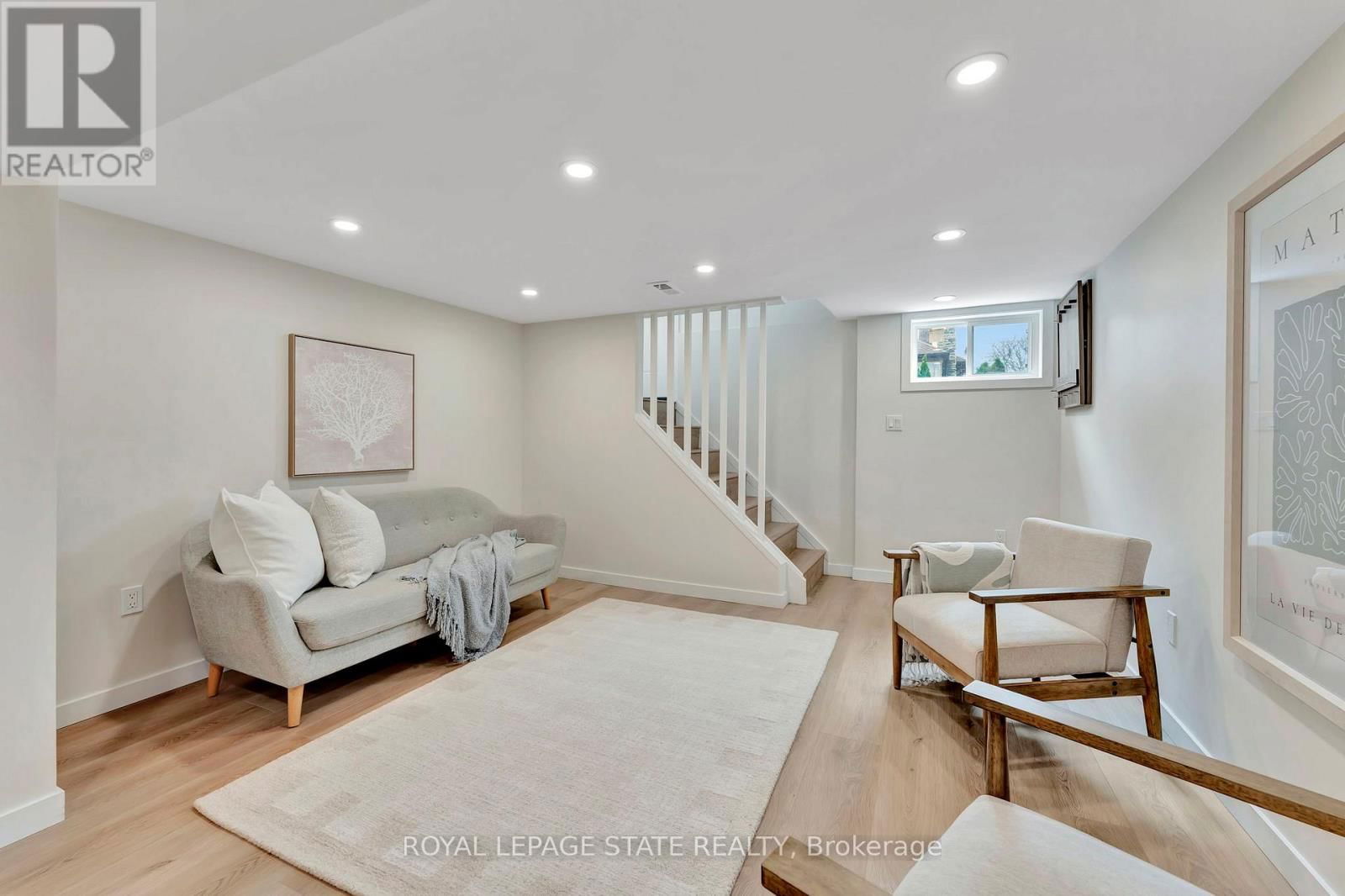 869 GARTH STREET Image 27