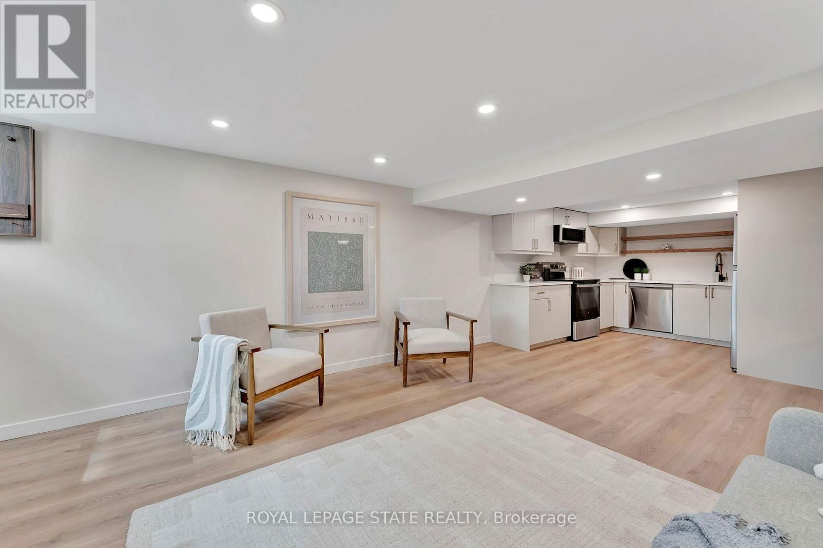 869 GARTH STREET Image 28