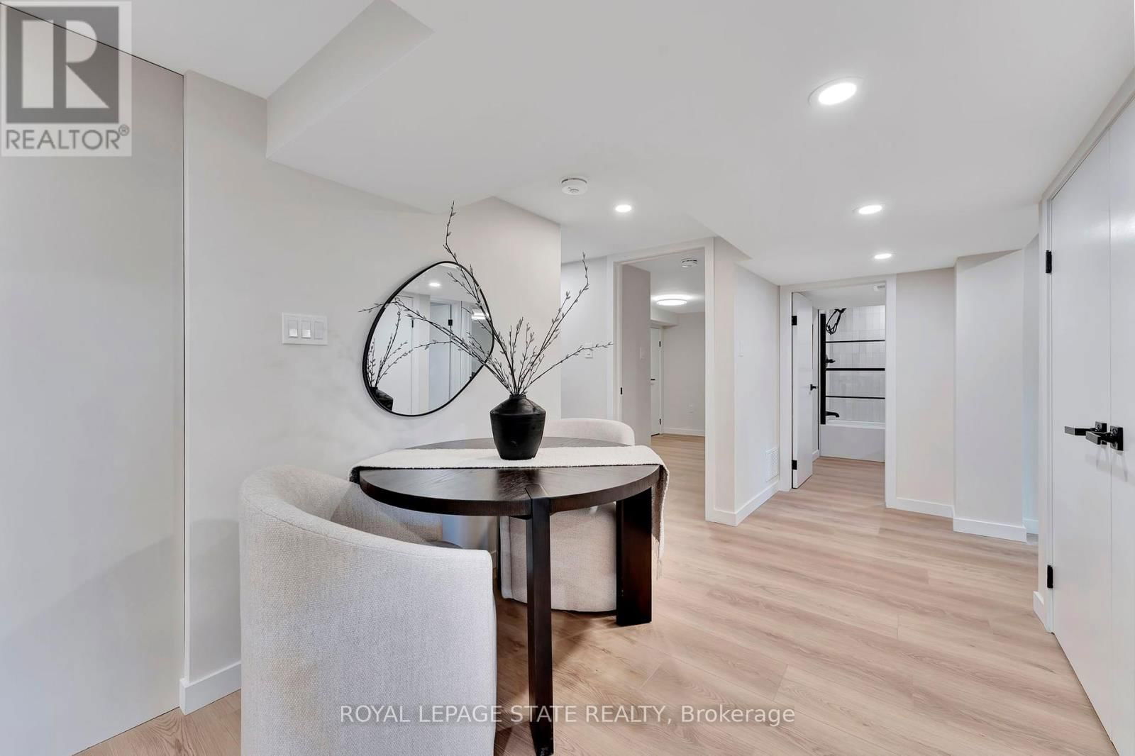 869 GARTH STREET Image 33