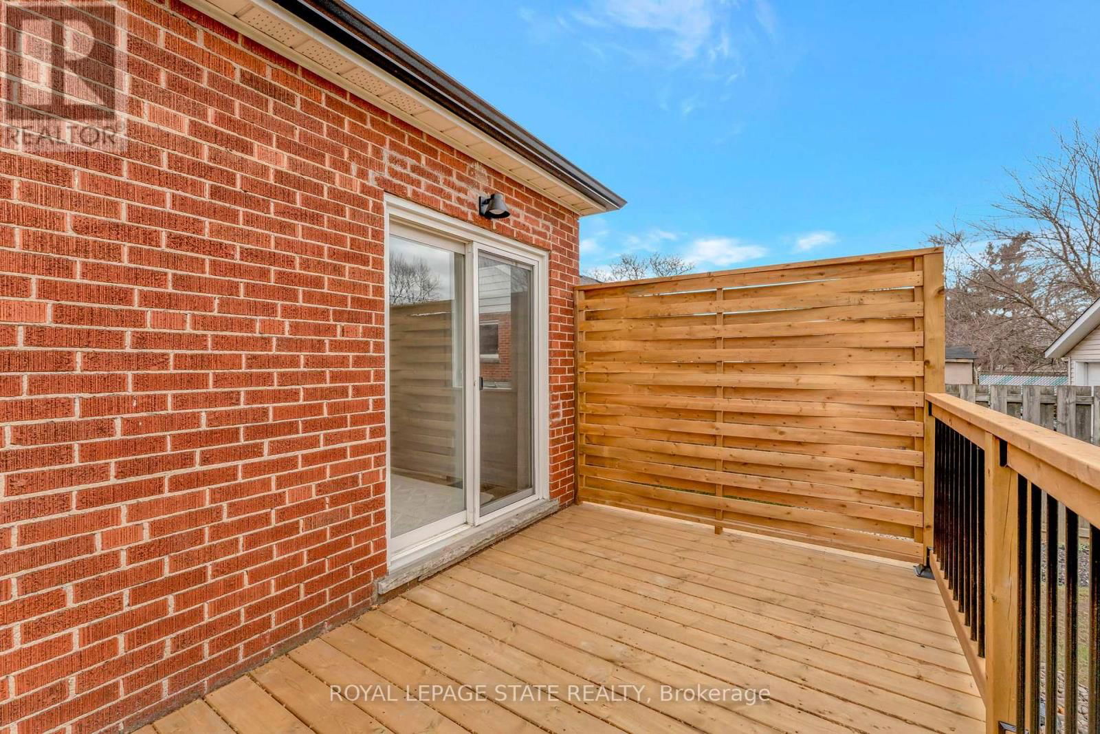 869 GARTH STREET Image 39