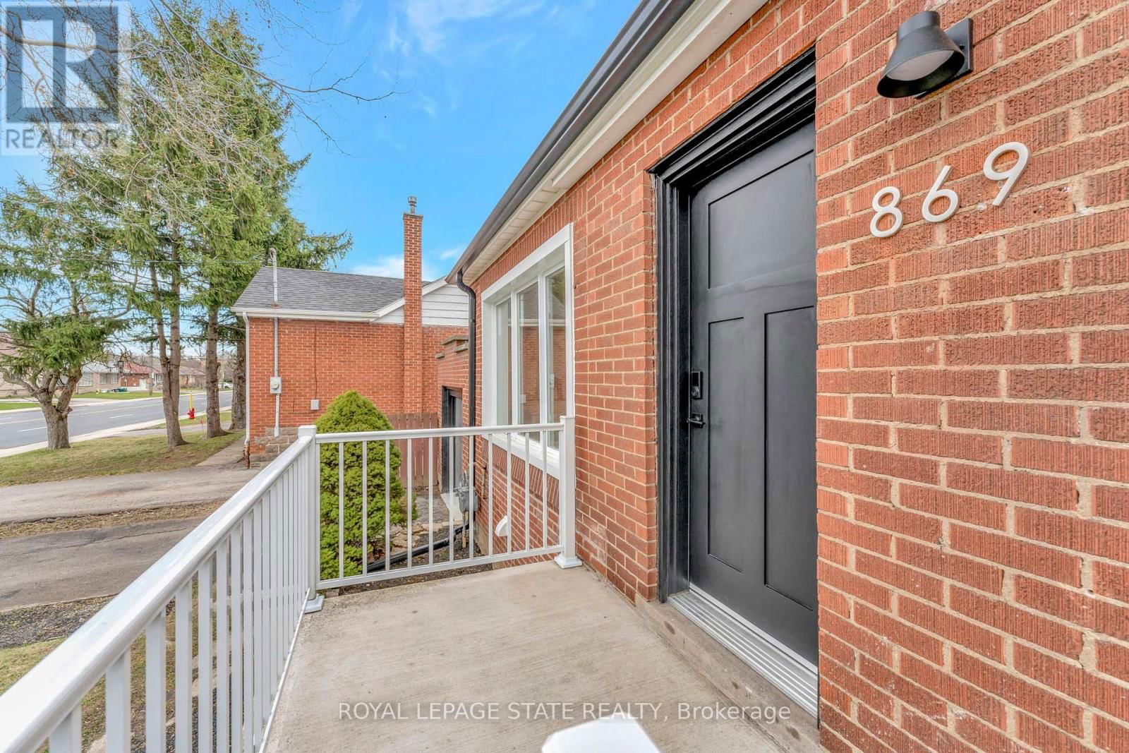 869 GARTH STREET Image 4