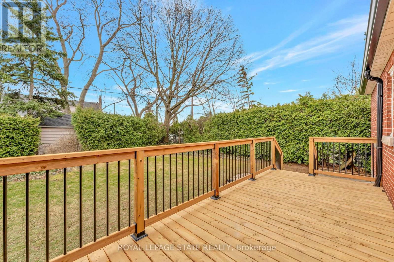 869 GARTH STREET Image 40