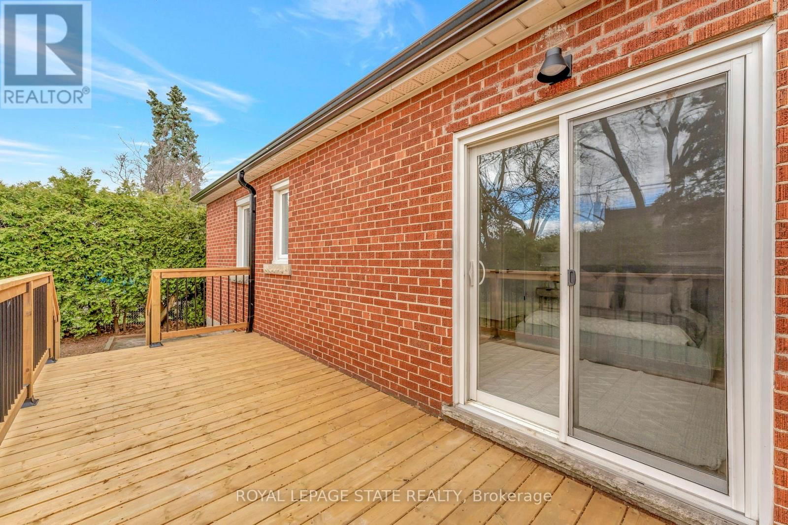 869 GARTH STREET Image 41