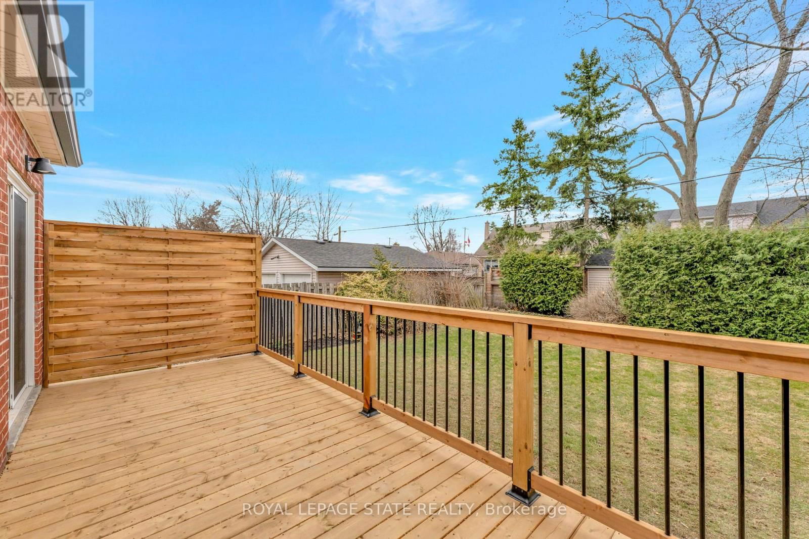 869 GARTH STREET Image 42