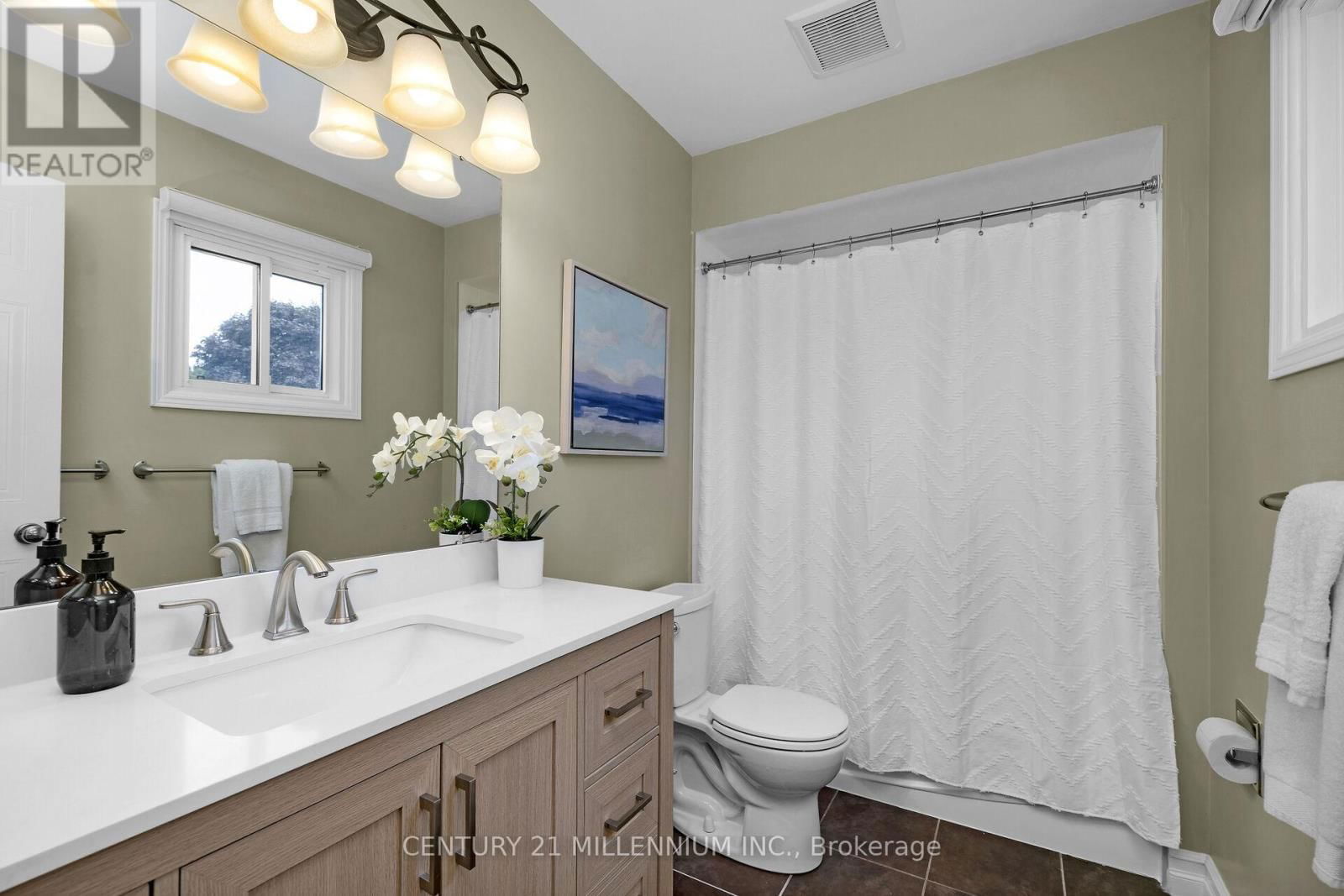 38 ERINLEA CRESCENT Image 22