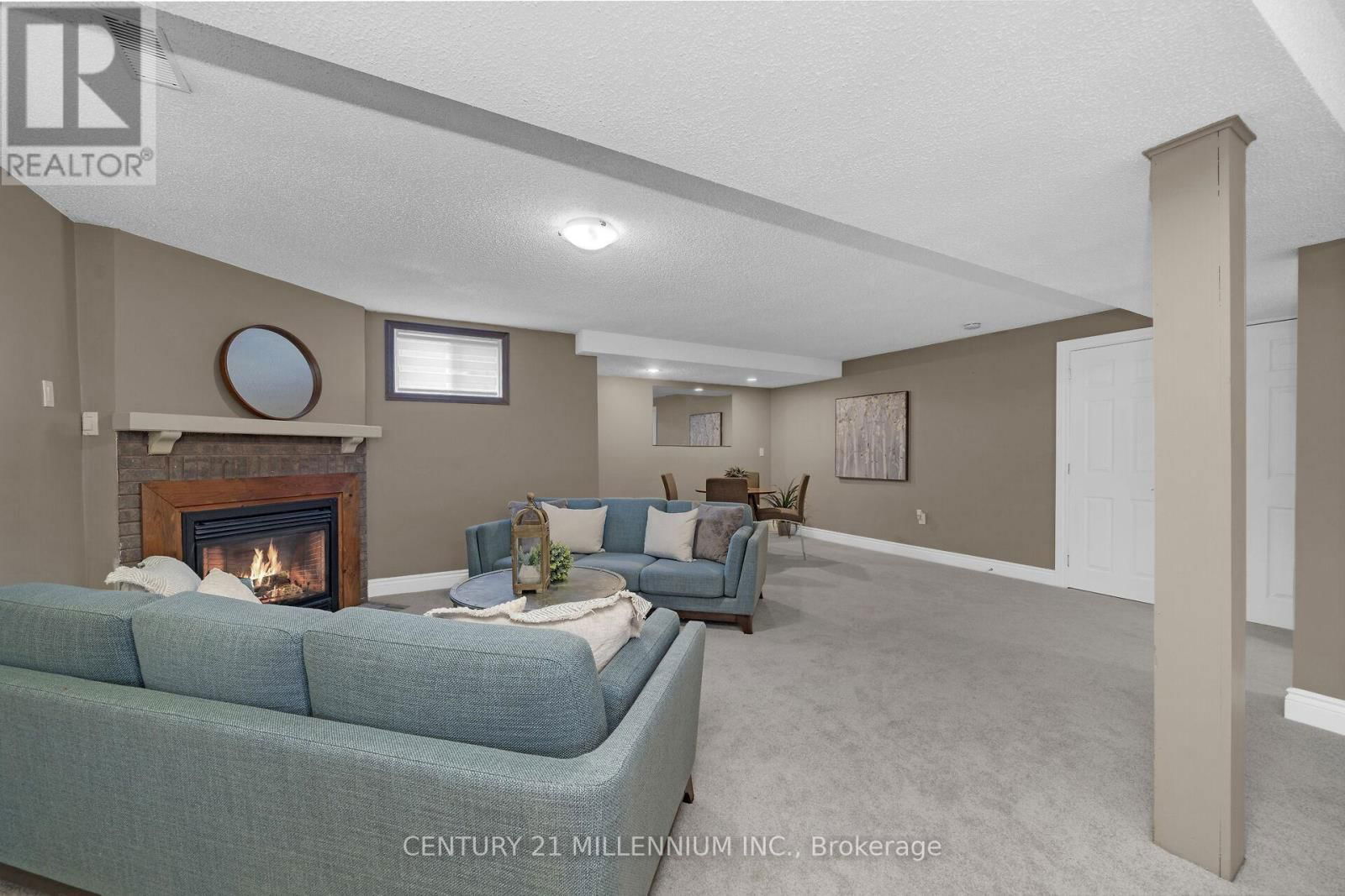 38 ERINLEA CRESCENT Image 28