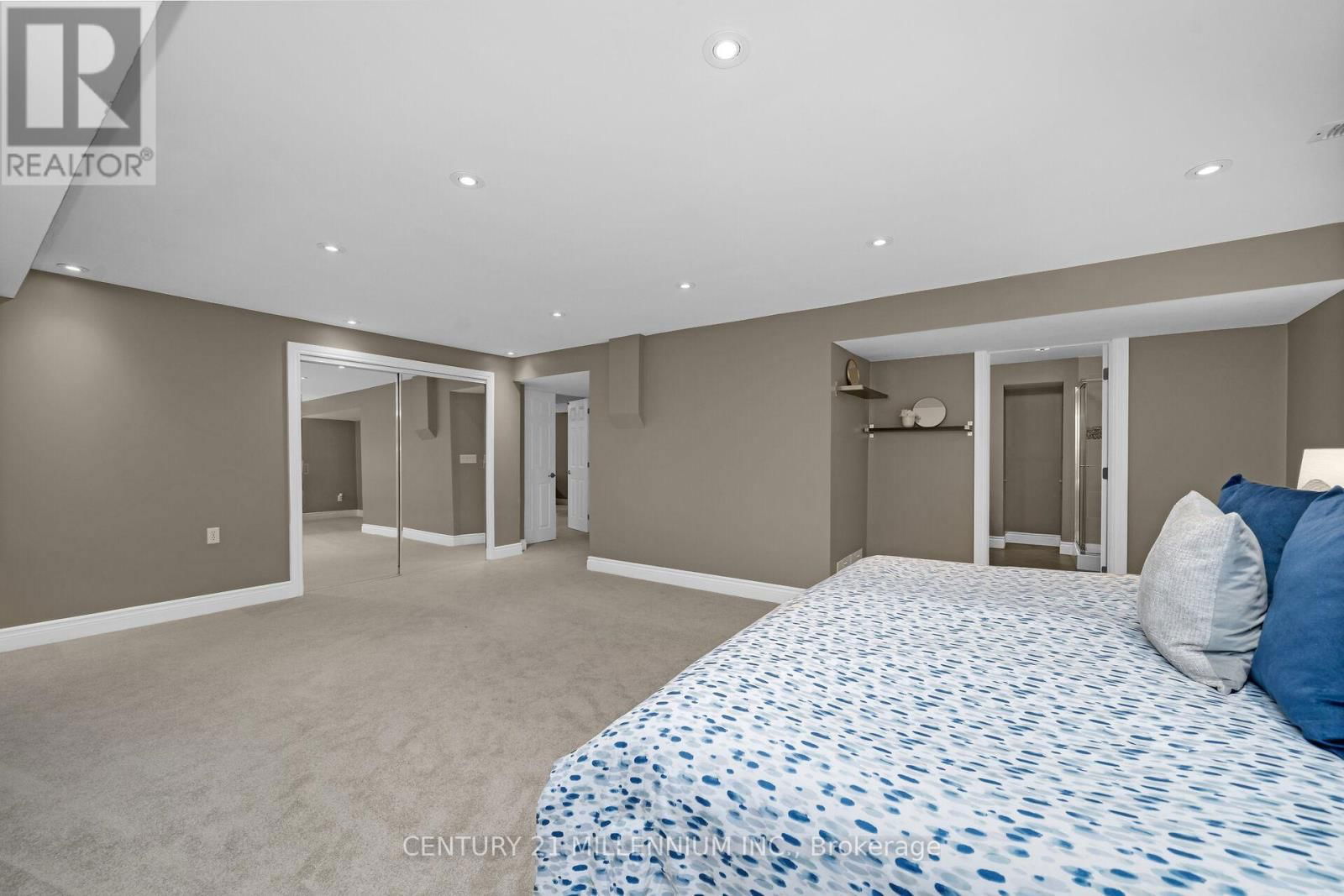 38 ERINLEA CRESCENT Image 32