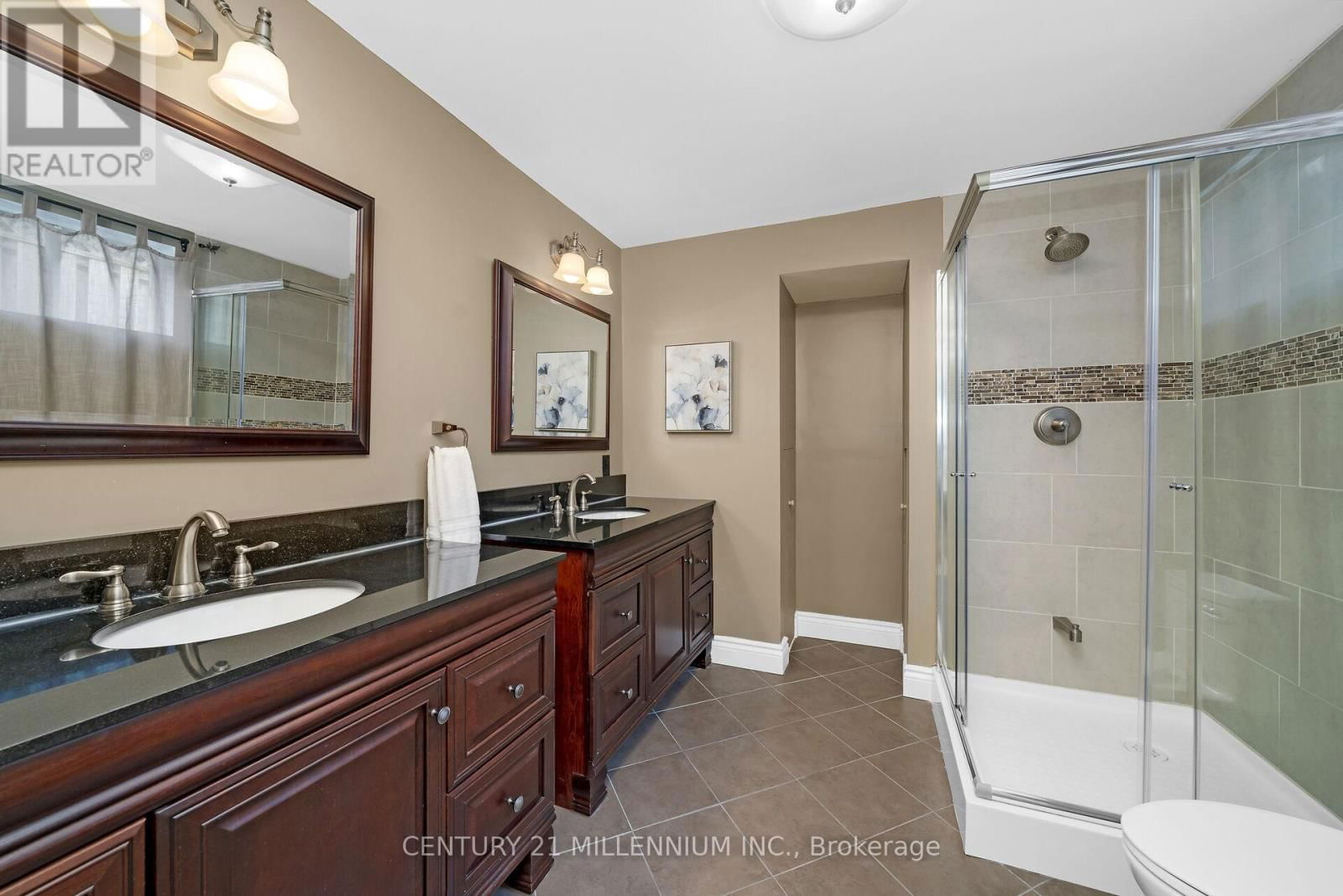 38 ERINLEA CRESCENT Image 33