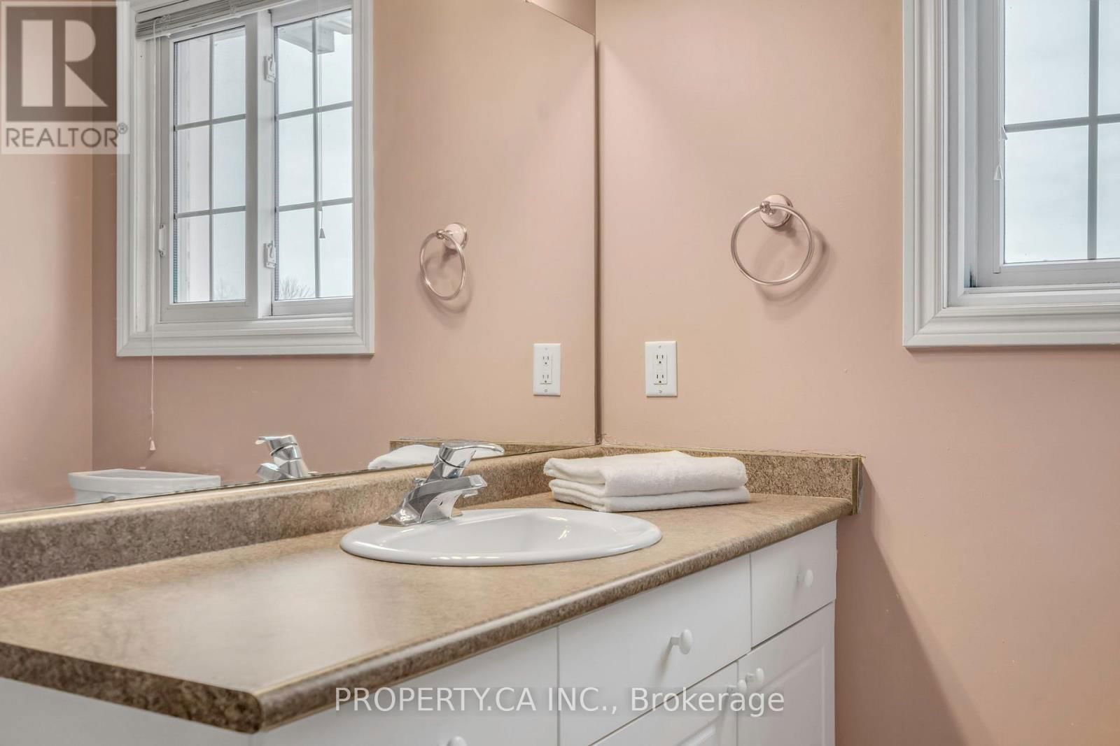 294 HUCK CRESCENT Image 22